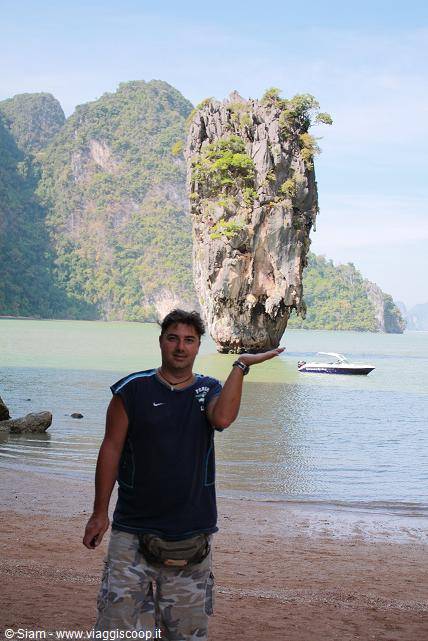 13/12/08 James Bond Island excursion, it's in very good hands!