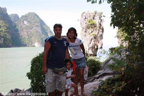13/12/08 James Bond Island excursion, me and family!