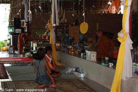 15/12/08 Big Buddha, buddhist blessing, here are wife and daughter sleeping, ready!