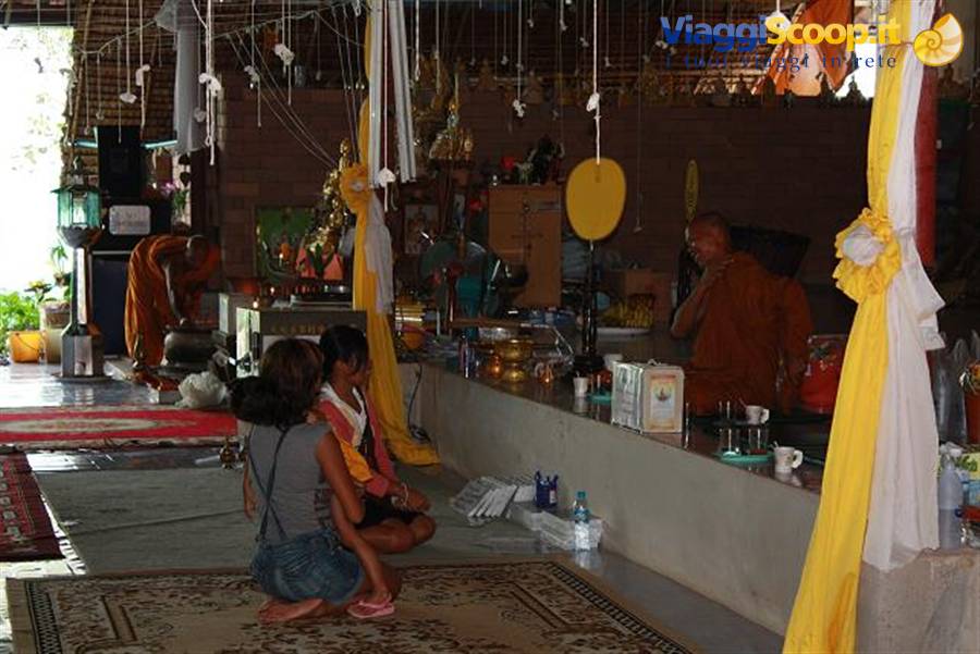 15/12/08 Big Buddha, buddhist blessing, here are wife and daughter sleeping, ready!