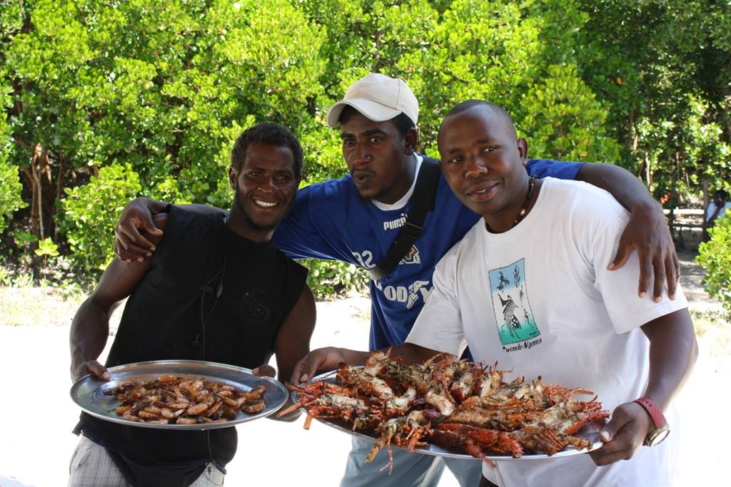 Dive with a dish of lobsters and its 2 friends
