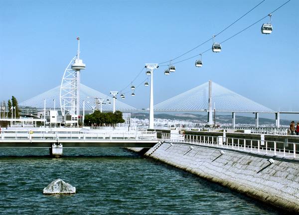 01 Lisbon - 06.15 Parque das Nações - the cable car and Vasco da Gama bridge