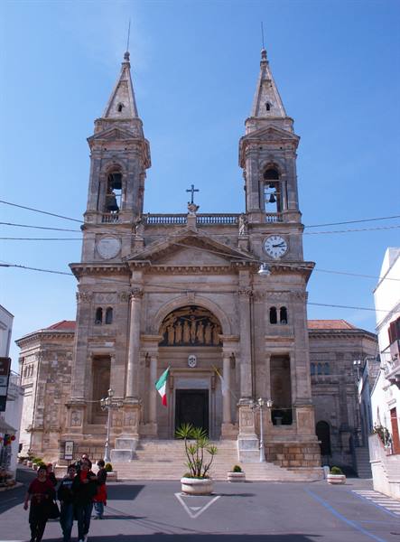    03-21 - Alberobello - Minor basilica Santi Medici