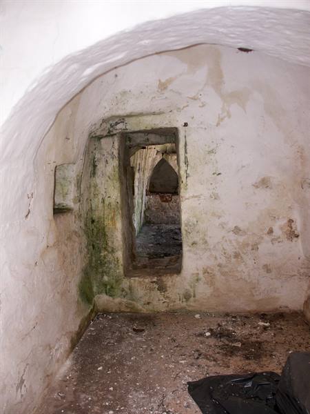08-12 - Grotta Figazzano - Abandoned trullo