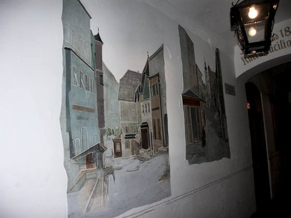 Salzkammergut 064 - Gmunden - Frescoes in Kirchengasse