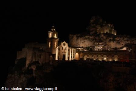 Cefalù cathedral lit up at night beneath the rock