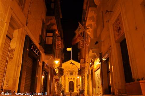 the cathedral of san giovanni by night