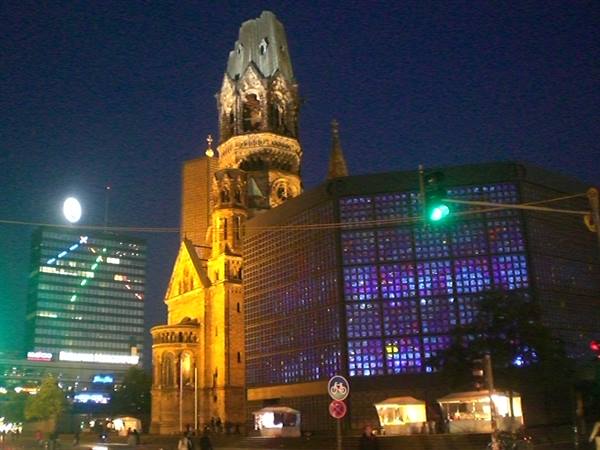 Gedachtniskirche at night