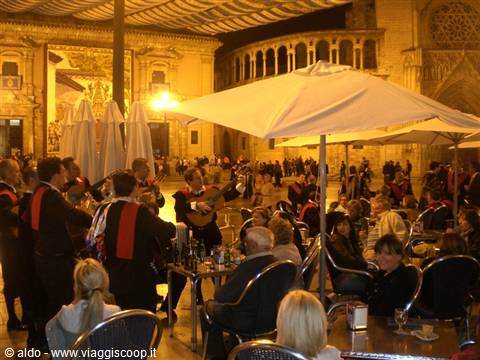 Plaza de la Virgen by night