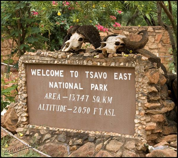 Tsavo East - park entrance