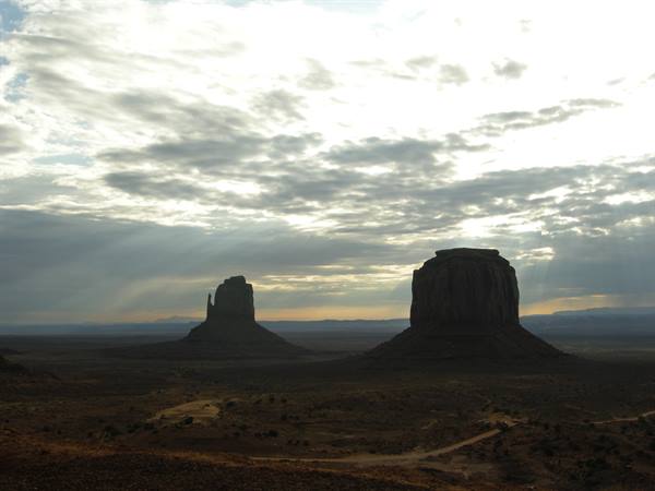Monument Valley - Sunrise at the Buttes