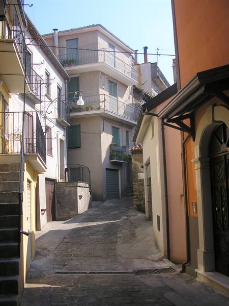 alleys of Lauria