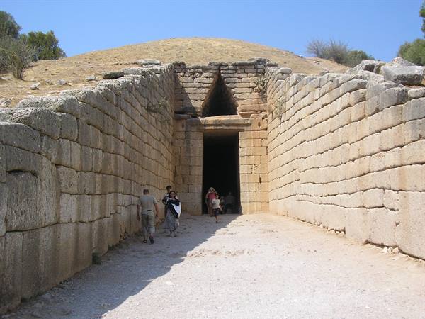 tomb of agamemnon in mycenae
