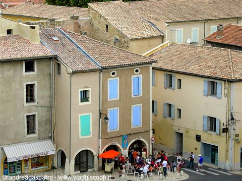 Colours and roofs of Orange