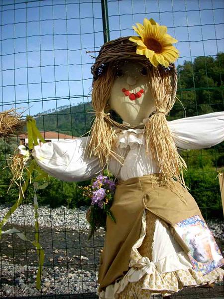 Beauty queen among the scarecrows!!!