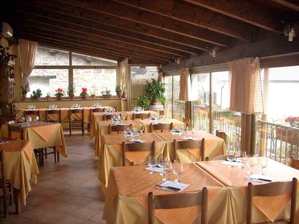 In the spacious veranda of the Italia Pizzeria Restaurant of Lerma