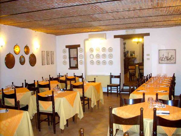 In the dining room of the Italia Pizzeria Restaurant of Lerma