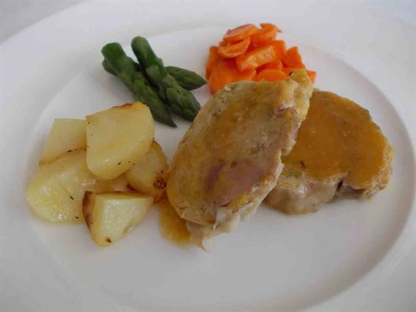 Delicacies of the Antica Trattoria 'Da Cattivelli': boned stuffed guinea fowl