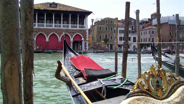 The timeless charm of Venetian gondolas