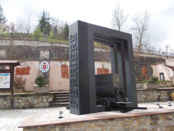 Iron monument reading Ferrière with a mining cart on rails