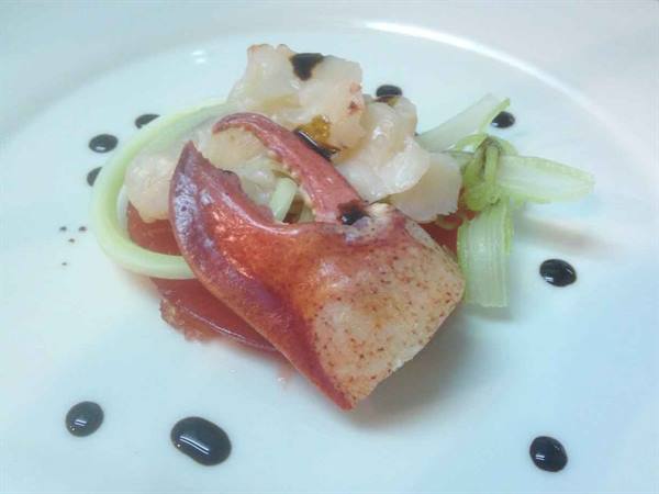 Lobster claw with tomato, celery and drops of balsamic reduction