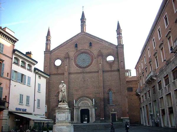 Marble statue before the brick facade of Piacenza Cathedral