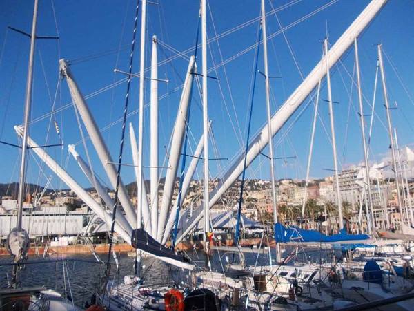 Renzo Piano's Bigo, white steel arms over Genoa's marina