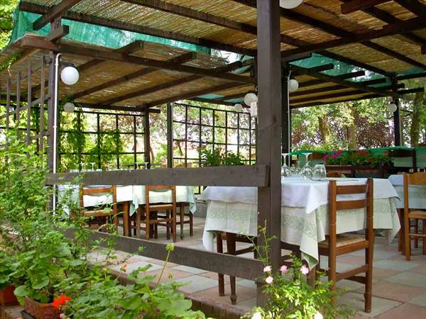 The outdoor area of Ristorante da Marietto