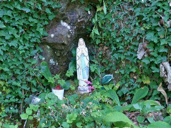 A place of prayer in the woods, dedicated to the Madonna