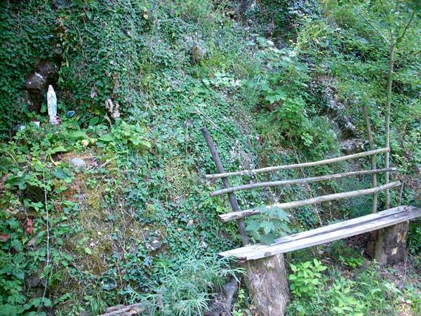 A place of prayer in the woods, dedicated to the Madonna