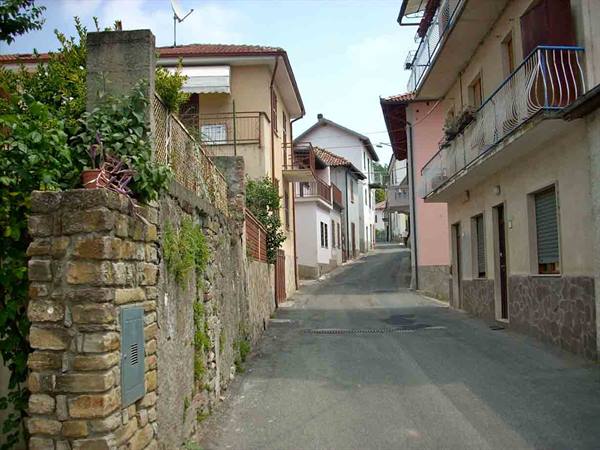 A street in Grognardo