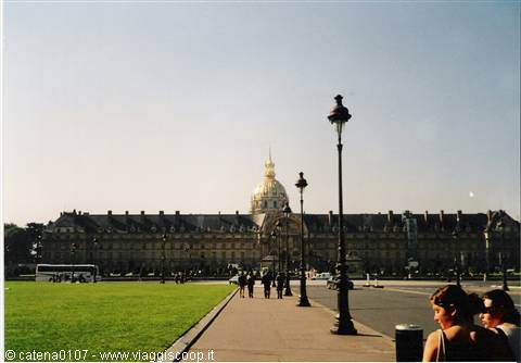 Tourists walk toward the golden dome of the Hôtel des Invalides in Paris