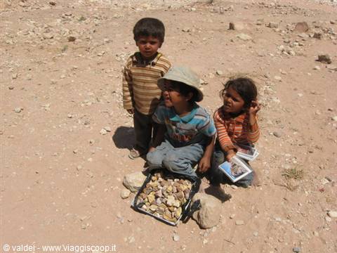 Petra: Small Vendors of coloured Stones
