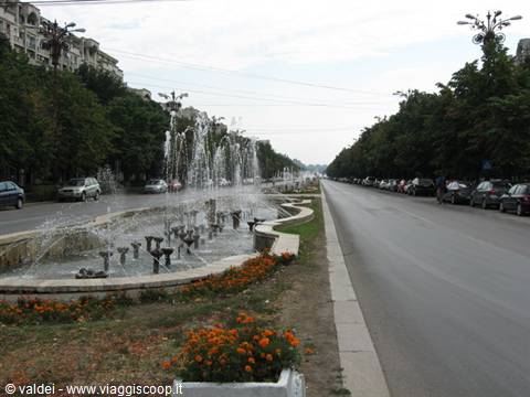 Romania: Bucharest The long avenue leading to the Palace