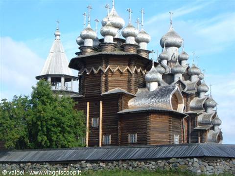 Kizhi: 18 wooden domes without a single nail