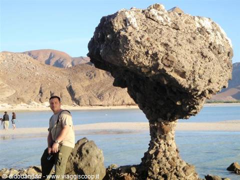 Tourist beside the mushroom rock on Bahía Concepción beach