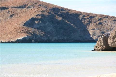 Turquoise water and rocky cliff at Balandra beach, near La Paz
