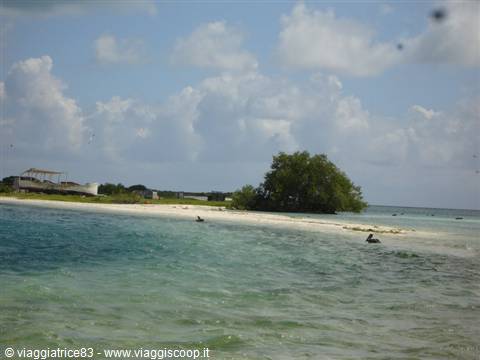 sand spit connecting Madrizqui to Cayo Pirata
