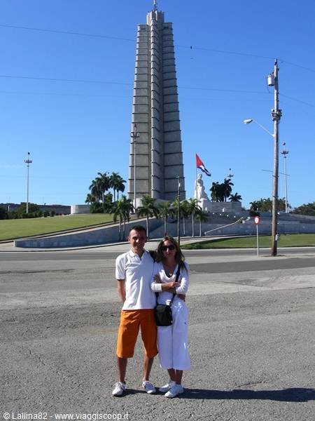 Couple in front of José Martí Memorial at Plaza de la Revolución, Havana