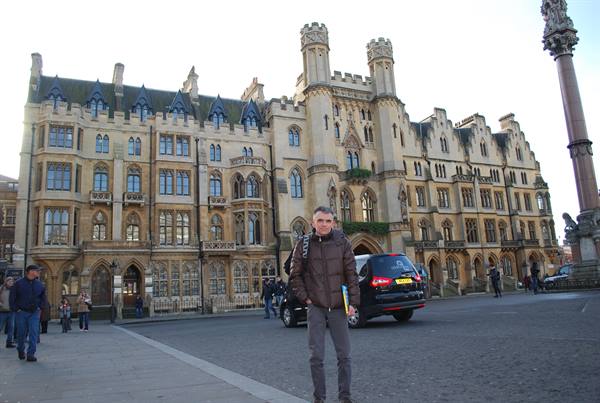 Tourist in front of the Gothic Revival building at Westminster, London
