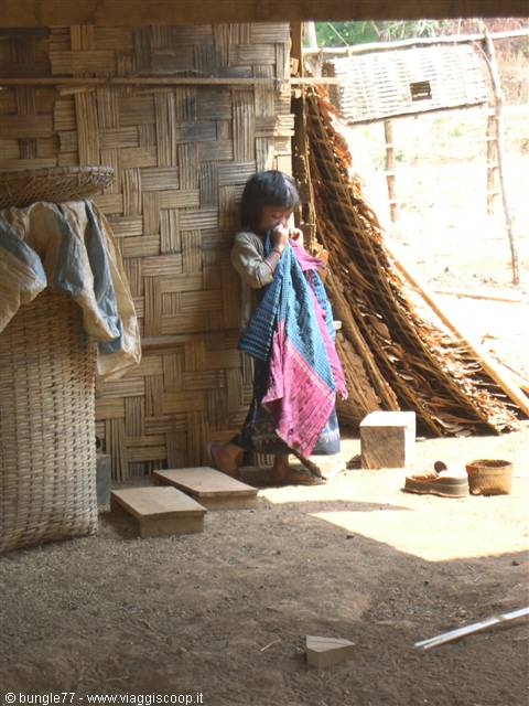 12 - On the road to Voen Sai - Frightened Khmer girl