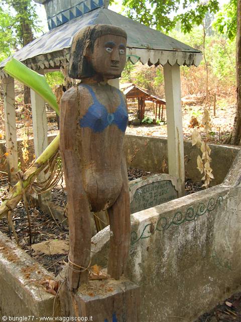 12 - Chunciet cemetery detail