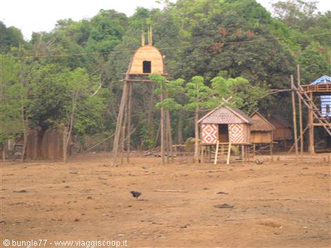 12 - Kreung village - Girls' and boys' hut