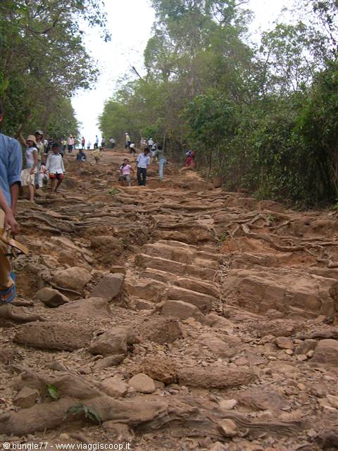 17 - Angkor - Phnom Bakheng - Climb