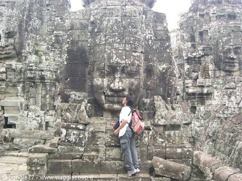 18 - Angkor - Bayon - Kiss