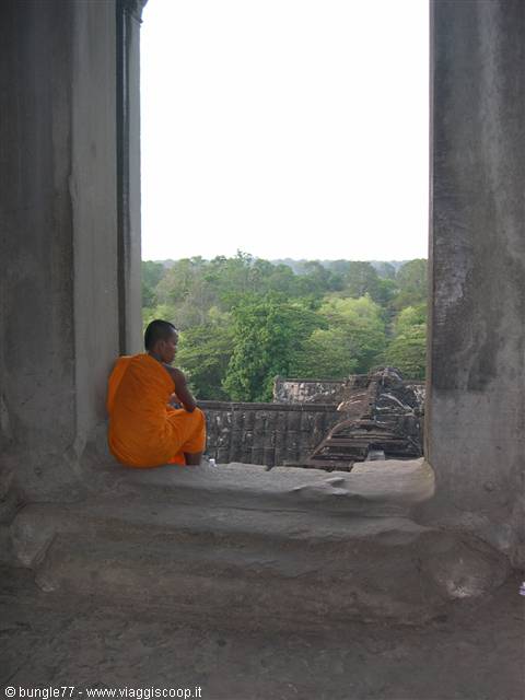 18 - Angkor - Angkor Wat - Monk