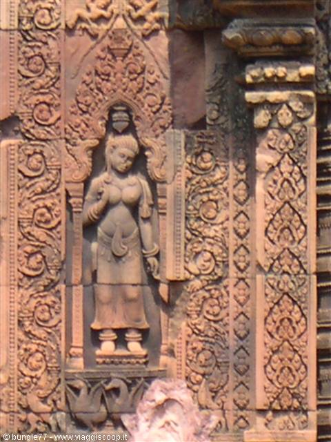 22 - Banteay Srei - Oriental Mona Lisa