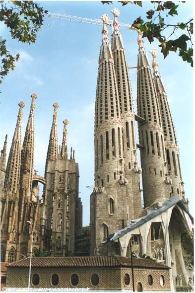 classic photo of the Sagrada Familia