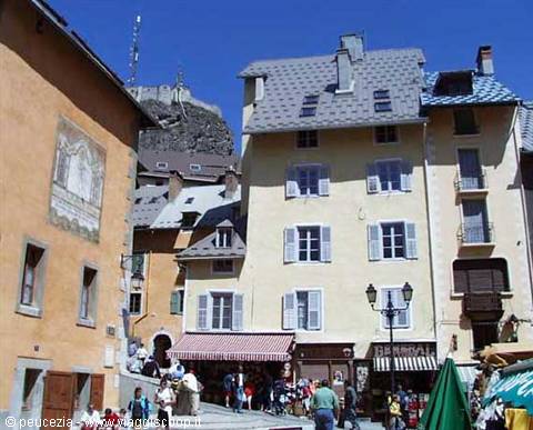 a glimpse of Briançon