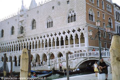 the characteristic 'tails' of the gondolas